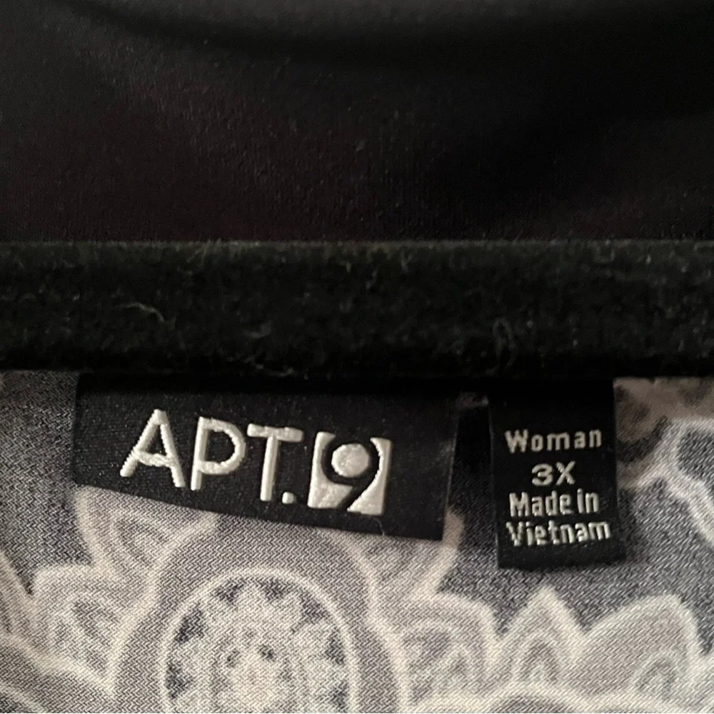 3X Apt. 9 Black and Gray Paisley Patterned Top - Picture 5 of 7